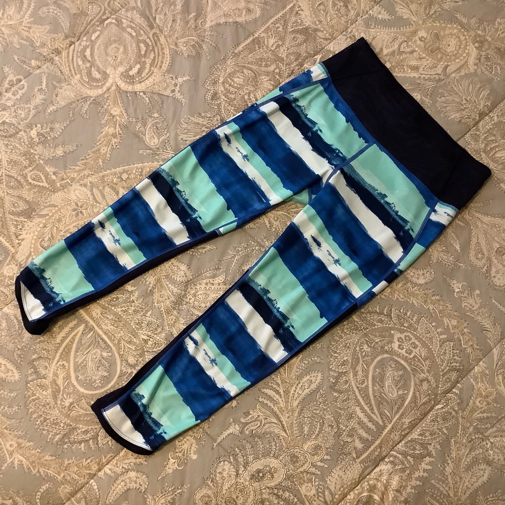 EUC Lululemon 21” multicolor Crop Womens Sz 4